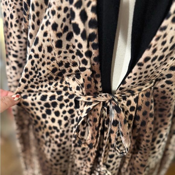 Isabella Rodriguez Leopard Print Soft Robe - Picture 4 of 9
